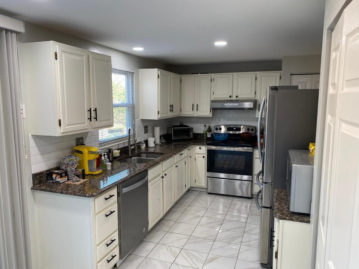Upgraded, Beautiful 4 Bd Colonial In Silver Spring Exterior photo